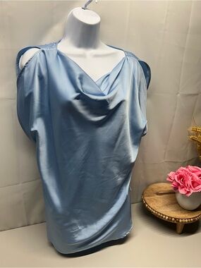 White House Black Market light blue satin blouse in XL #satin #workwear